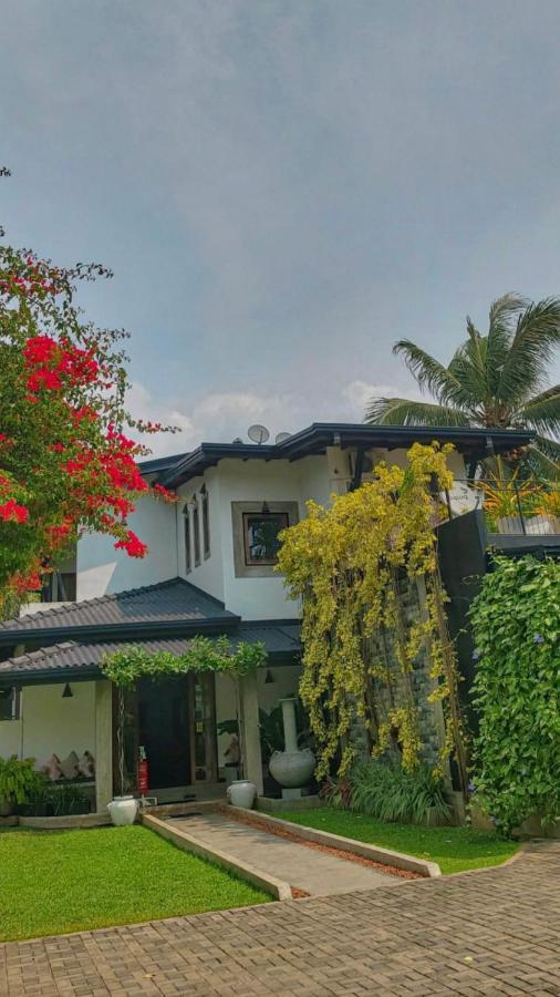 Villa Dominikku Negombo Buitenkant foto